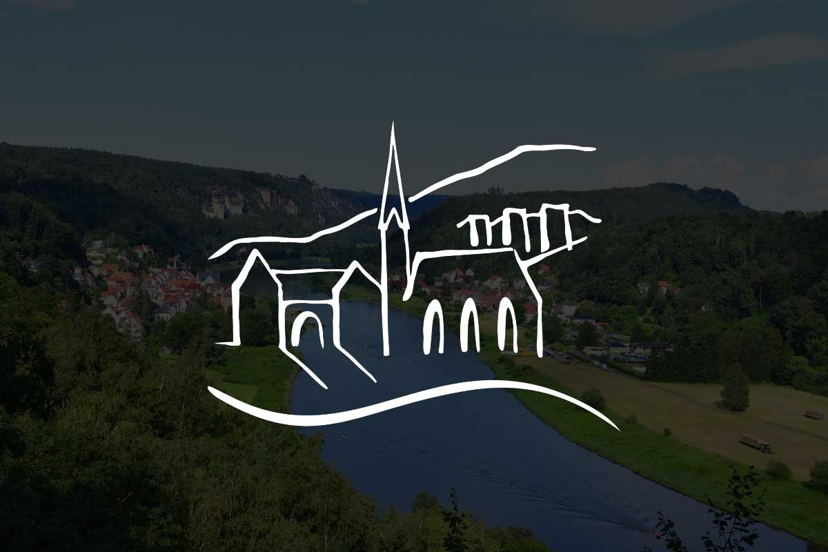 Abgedunkeltes Platzhalter‑Bild mit dem Logo von Wehlen und der Landschaft im Hintergrund, das anzeigt, dass hier noch ein echtes Bild eingefügt werden soll.